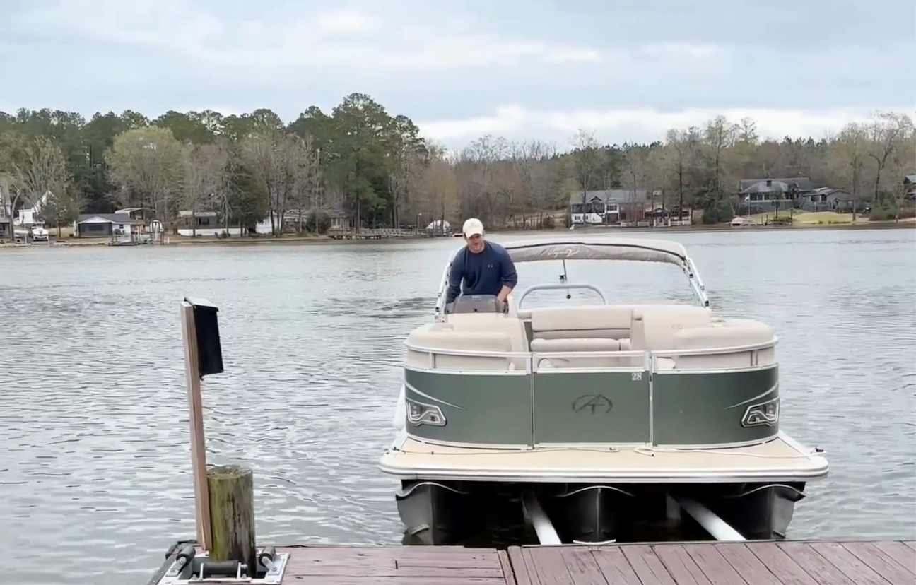Docked Pontoon Docking System